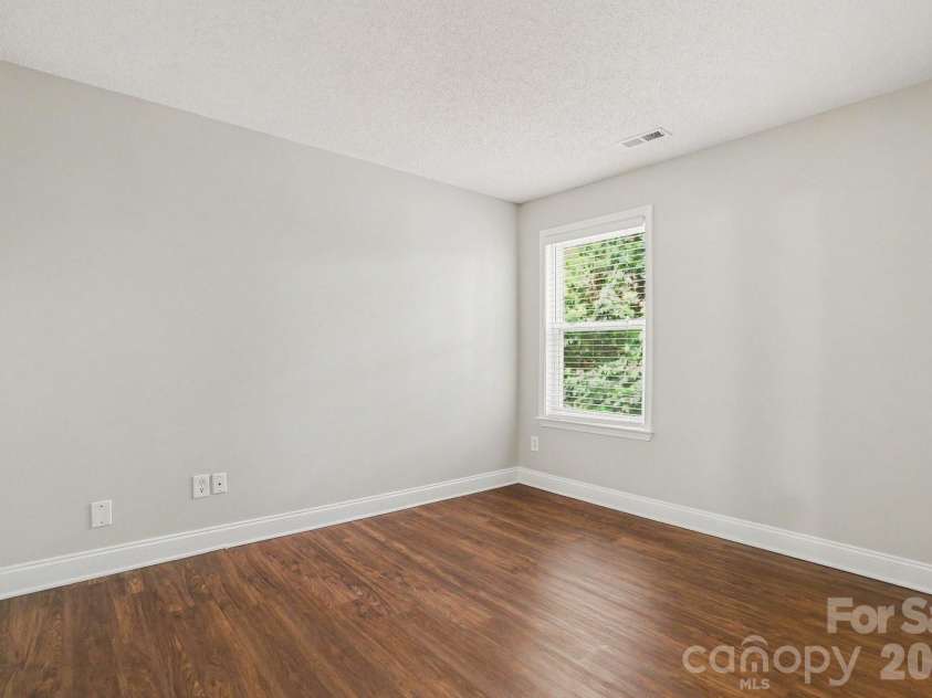 13634 Riding Hill Avenue, Charlotte, NC 28213.  MLS# CAR4413541, YatesRealty ID 46601. 