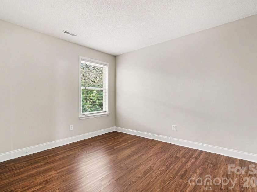 13634 Riding Hill Avenue, Charlotte, NC 28213.  MLS# CAR4413541, YatesRealty ID 46601. 