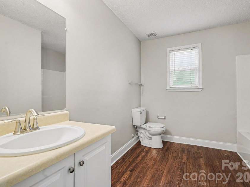 13634 Riding Hill Avenue, Charlotte, NC 28213.  MLS# CAR4413541, YatesRealty ID 46601. 