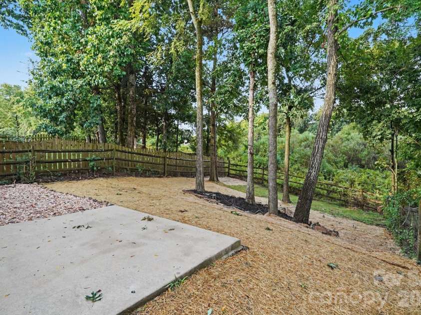 13634 Riding Hill Avenue, Charlotte, NC 28213.  MLS# CAR4413541, YatesRealty ID 46601. 