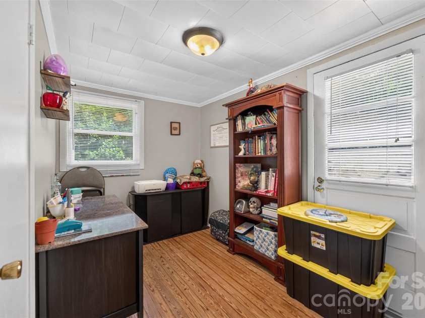 314 22nd Street Court, Hickory, NC 28602.  MLS# CAR4417234, YatesRealty ID 46602. 