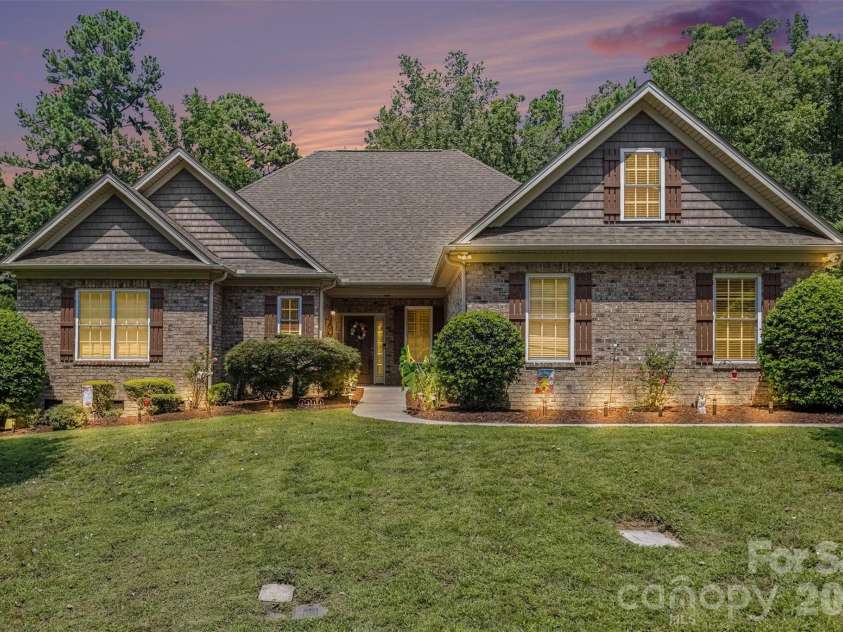 1820 Wedowee Court, Rock Hill, SC 29732.  MLS# CAR4416667, YatesRealty ID 46603. Architectural Beauty