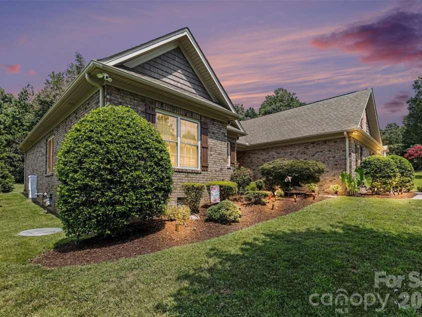 1820 Wedowee Court, Rock Hill, SC 29732.  MLS# CAR4416667, YatesRealty ID 46603. Mature Landscaping