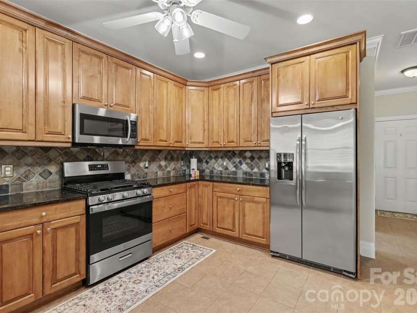 1820 Wedowee Court, Rock Hill, SC 29732.  MLS# CAR4416667, YatesRealty ID 46603. Spacious open-concept kitchen featuring modern appliances