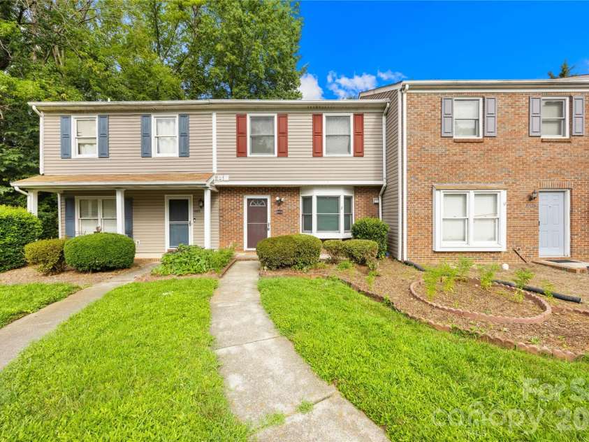 8426 Rust Wood Place, Charlotte, NC 28227.  MLS# CAR4417533, YatesRealty ID 46604. 