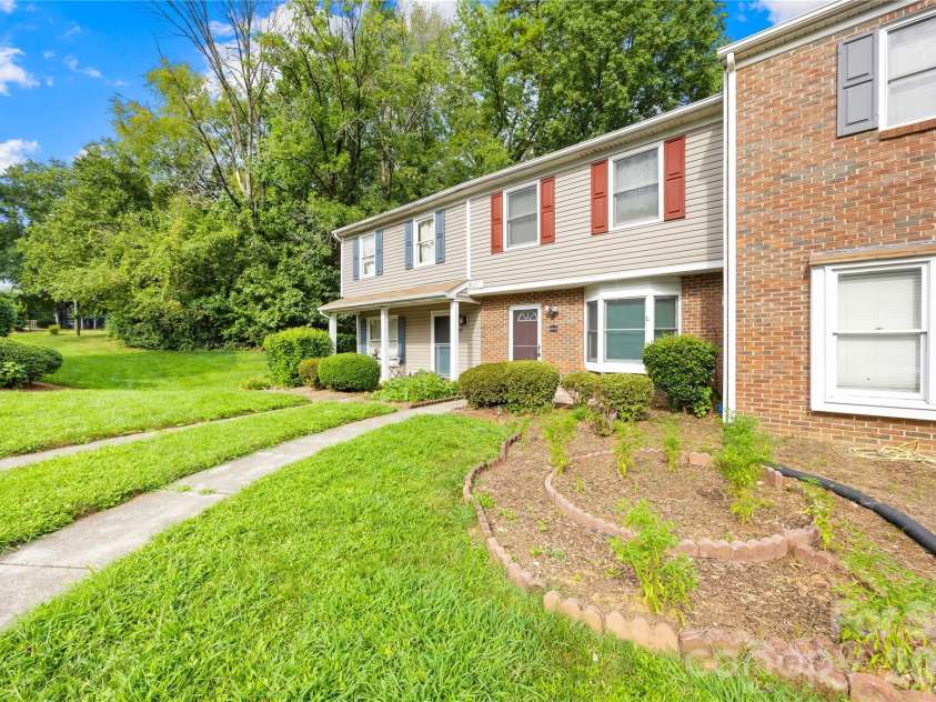 8426 Rust Wood Place, Charlotte, NC 28227.  MLS# CAR4417533, YatesRealty ID 46604. 
