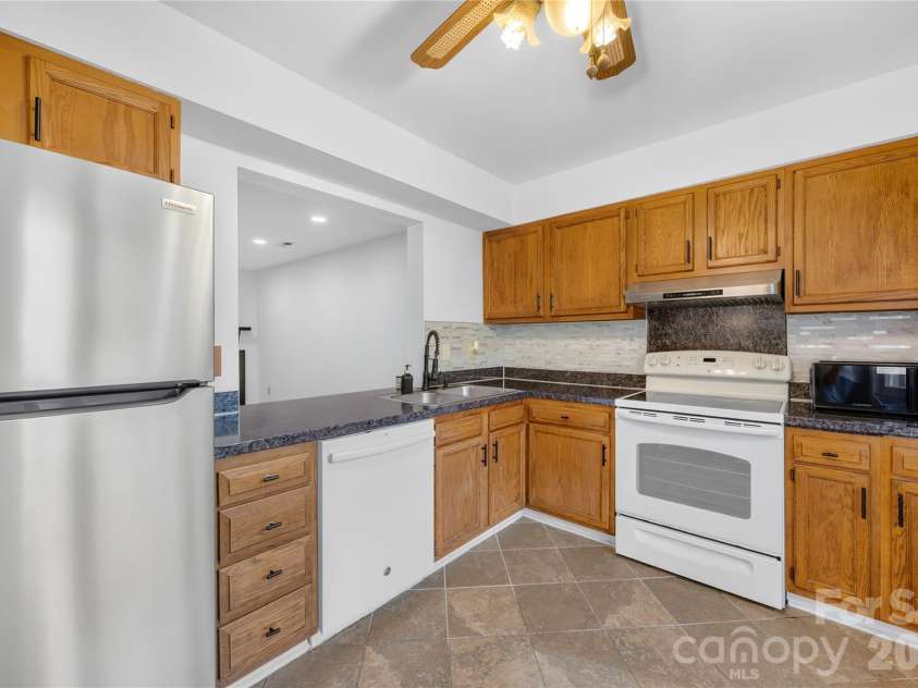 8426 Rust Wood Place, Charlotte, NC 28227.  MLS# CAR4417533, YatesRealty ID 46604. 