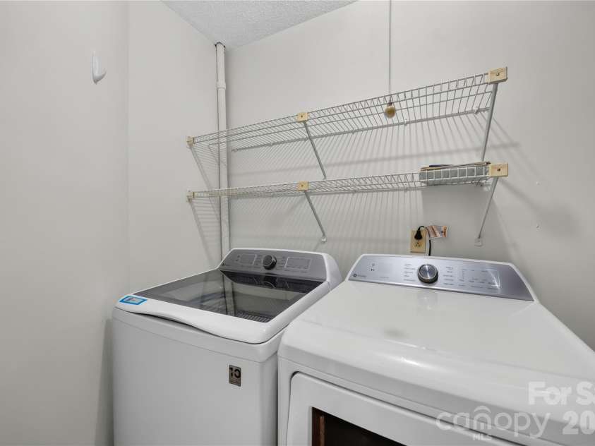 8426 Rust Wood Place, Charlotte, NC 28227.  MLS# CAR4417533, YatesRealty ID 46604. 