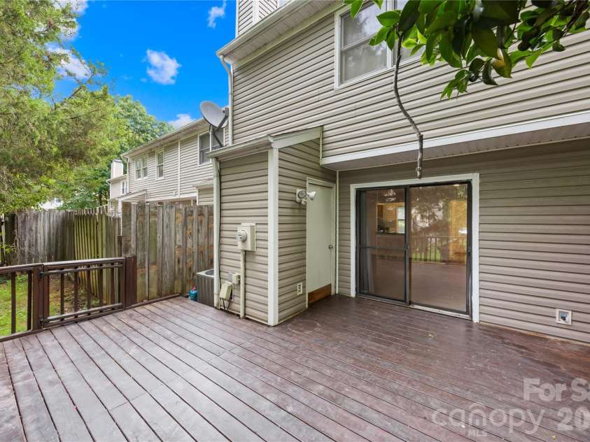 8426 Rust Wood Place, Charlotte, NC 28227.  MLS# CAR4417533, YatesRealty ID 46604. 