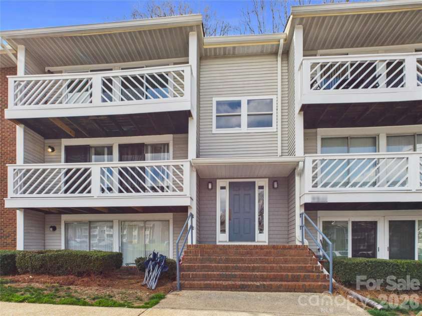 9511 Shannon Green Drive, Charlotte, NC 28213.  MLS# CAR4416304, YatesRealty ID 46605. 