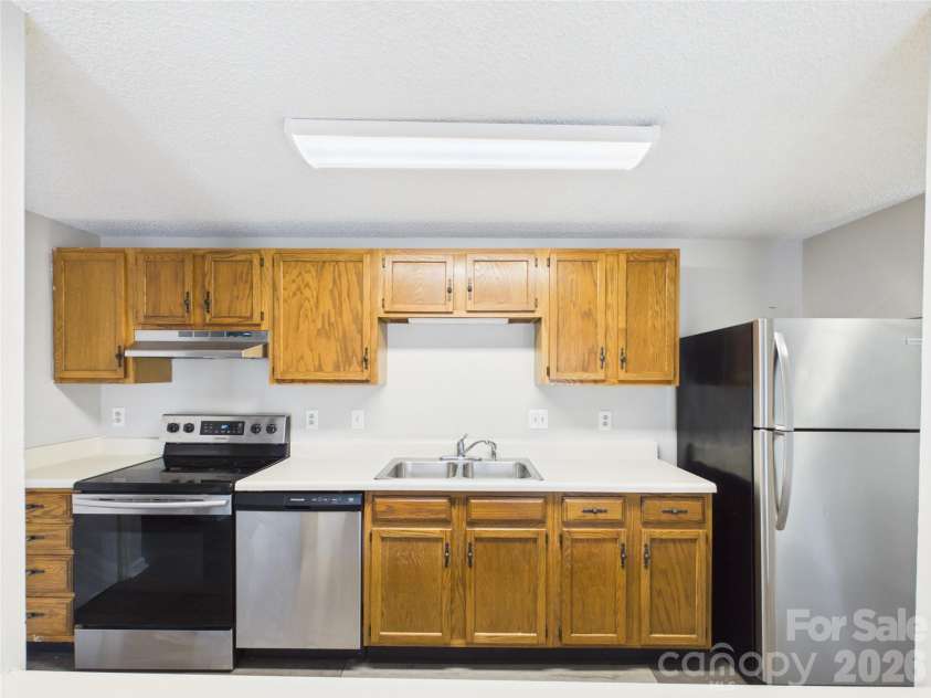 9511 Shannon Green Drive, Charlotte, NC 28213.  MLS# CAR4416304, YatesRealty ID 46605. 
