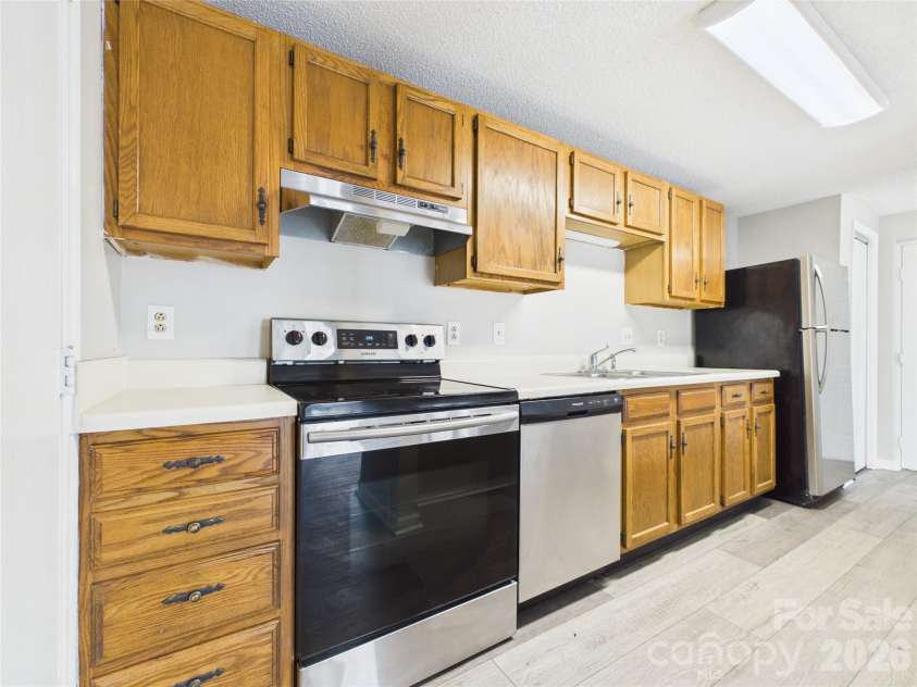 9511 Shannon Green Drive, Charlotte, NC 28213.  MLS# CAR4416304, YatesRealty ID 46605. 