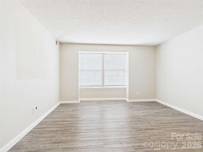 9511 Shannon Green Drive, Charlotte, NC 28213.  MLS# CAR4416304, YatesRealty ID 46605. 