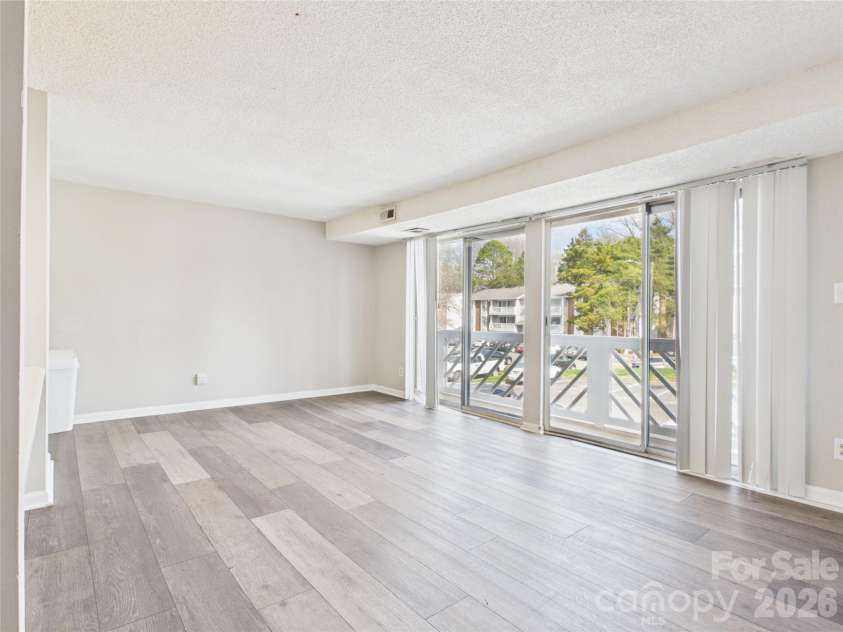 9511 Shannon Green Drive, Charlotte, NC 28213.  MLS# CAR4416304, YatesRealty ID 46605. 