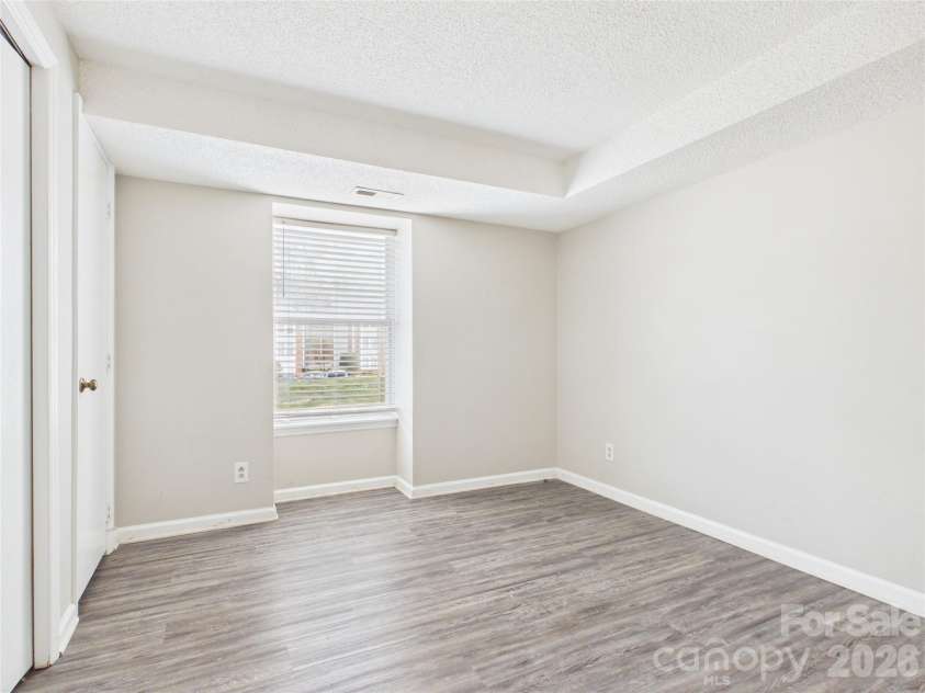 9511 Shannon Green Drive, Charlotte, NC 28213.  MLS# CAR4416304, YatesRealty ID 46605. 