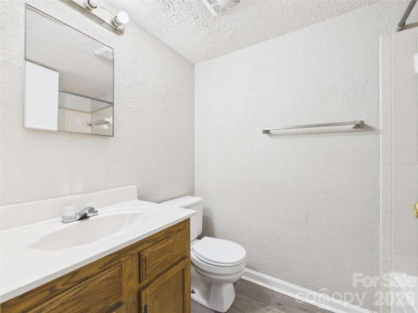 9511 Shannon Green Drive, Charlotte, NC 28213.  MLS# CAR4416304, YatesRealty ID 46605. 