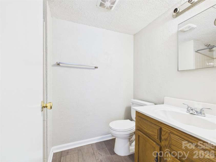 9511 Shannon Green Drive, Charlotte, NC 28213.  MLS# CAR4416304, YatesRealty ID 46605. 