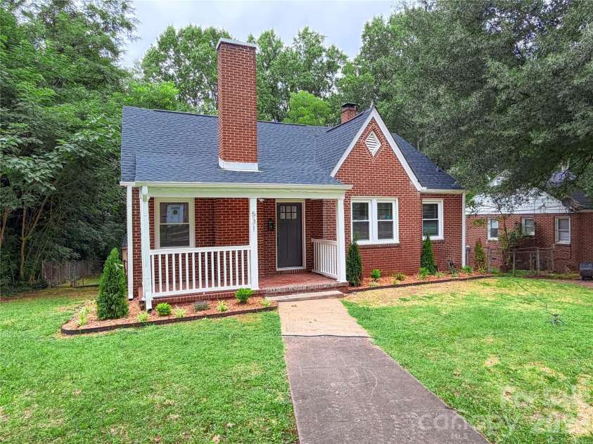 531 Front Street, Statesville, NC 28677.  MLS# CAR4417931, YatesRealty ID 46606. 