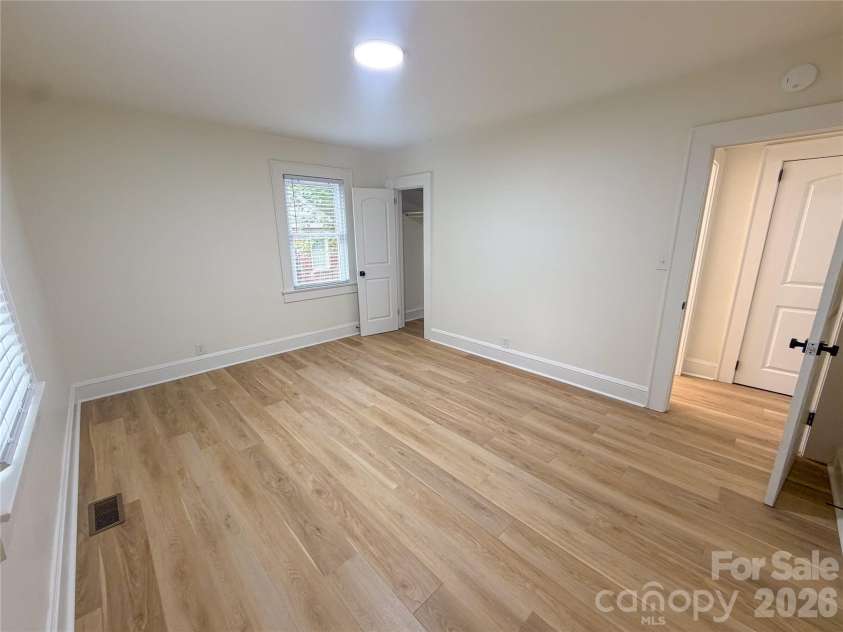 531 Front Street, Statesville, NC 28677.  MLS# CAR4417931, YatesRealty ID 46606. 