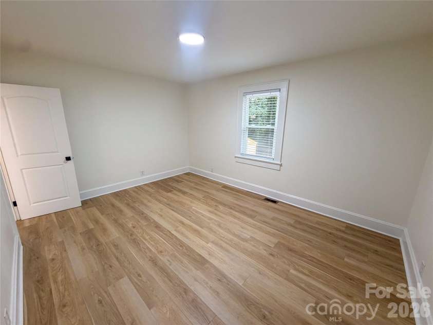 531 Front Street, Statesville, NC 28677.  MLS# CAR4417931, YatesRealty ID 46606. 
