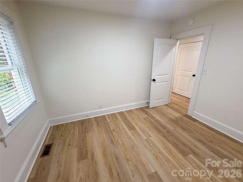 531 Front Street, Statesville, NC 28677.  MLS# CAR4417931, YatesRealty ID 46606. 