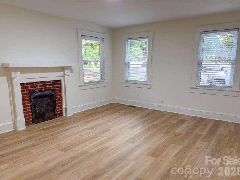 531 Front Street, Statesville, NC 28677.  MLS# CAR4417931, YatesRealty ID 46606. 