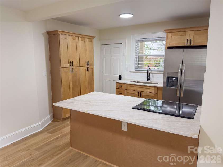 531 Front Street, Statesville, NC 28677.  MLS# CAR4417931, YatesRealty ID 46606. 