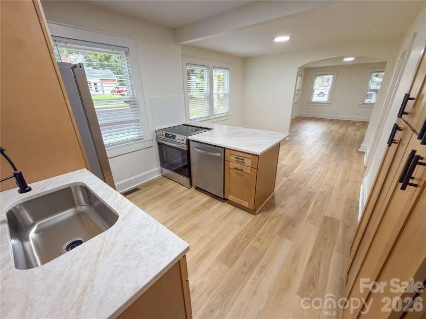 531 Front Street, Statesville, NC 28677.  MLS# CAR4417931, YatesRealty ID 46606. 