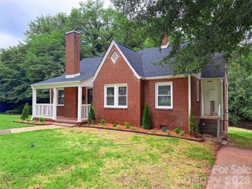 531 Front Street, Statesville, NC 28677.  MLS# CAR4417931, YatesRealty ID 46606. 