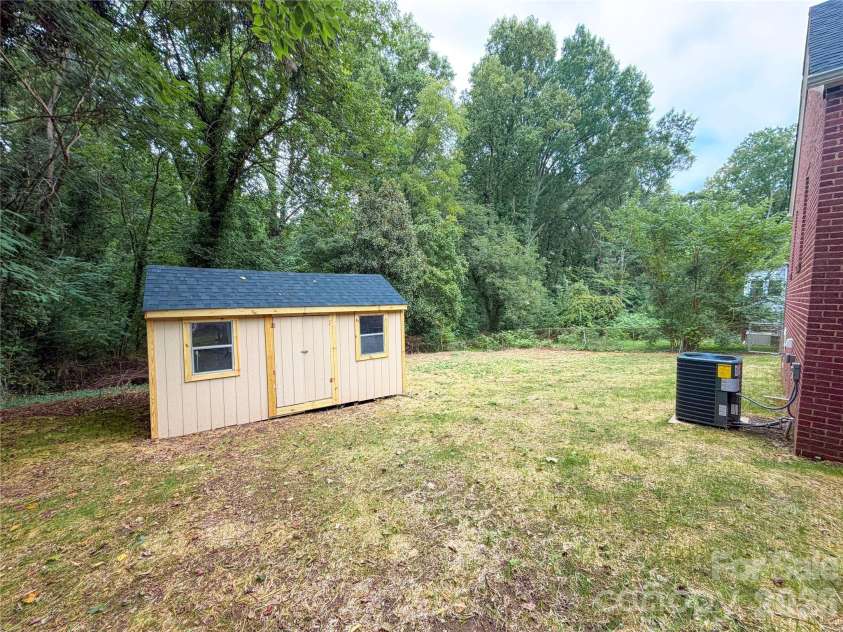 531 Front Street, Statesville, NC 28677.  MLS# CAR4417931, YatesRealty ID 46606. 