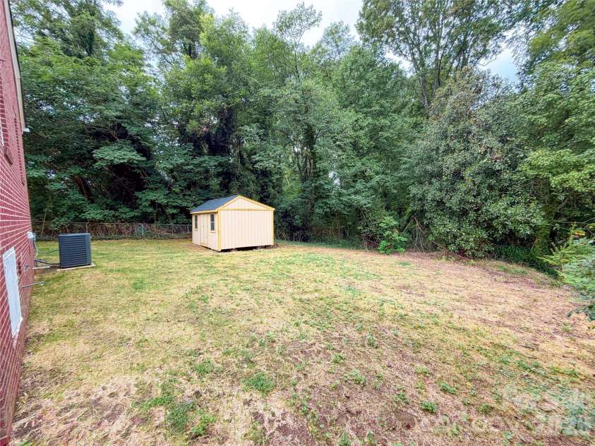 531 Front Street, Statesville, NC 28677.  MLS# CAR4417931, YatesRealty ID 46606. 