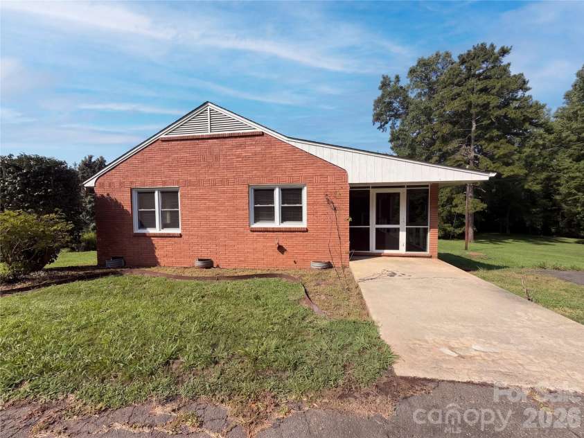 5630 New Hope Road, Belmont, NC 28012.  MLS# CAR4417950, YatesRealty ID 46607. 