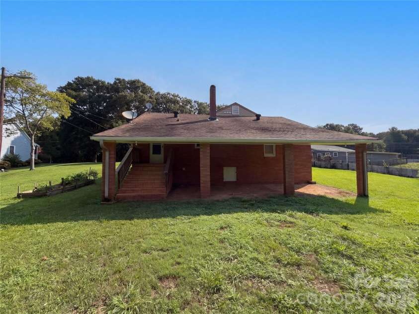5630 New Hope Road, Belmont, NC 28012.  MLS# CAR4417950, YatesRealty ID 46607. 