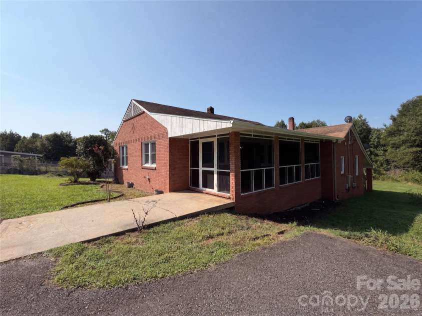 5630 New Hope Road, Belmont, NC 28012.  MLS# CAR4417950, YatesRealty ID 46607. 