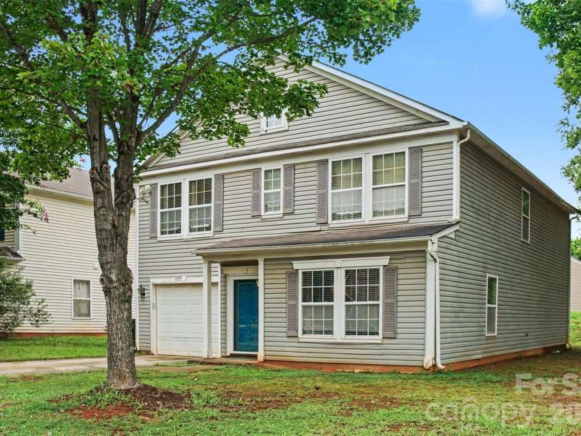 8602 Panglemont Drive, Charlotte, NC 28269.  MLS# CAR4417911, YatesRealty ID 46608. 