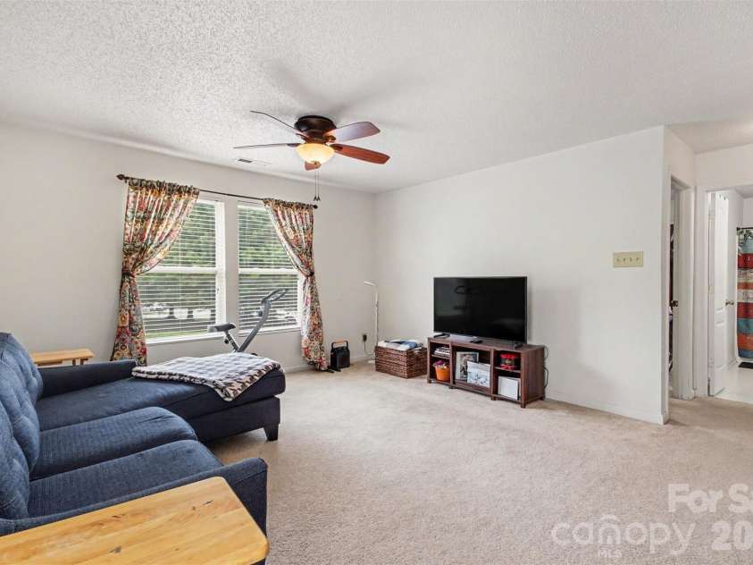 8602 Panglemont Drive, Charlotte, NC 28269.  MLS# CAR4417911, YatesRealty ID 46608. 