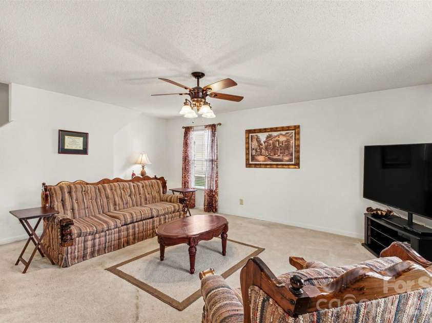 8602 Panglemont Drive, Charlotte, NC 28269.  MLS# CAR4417911, YatesRealty ID 46608. 