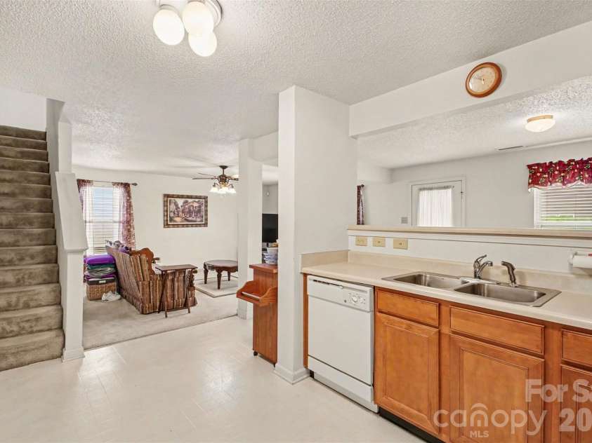 8602 Panglemont Drive, Charlotte, NC 28269.  MLS# CAR4417911, YatesRealty ID 46608. 