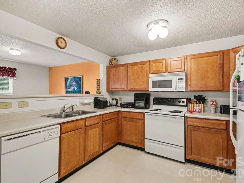 8602 Panglemont Drive, Charlotte, NC 28269.  MLS# CAR4417911, YatesRealty ID 46608. 