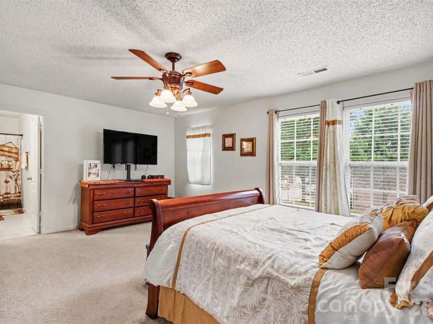 8602 Panglemont Drive, Charlotte, NC 28269.  MLS# CAR4417911, YatesRealty ID 46608. 
