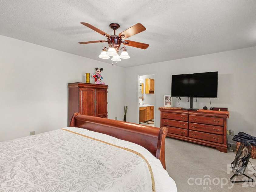 8602 Panglemont Drive, Charlotte, NC 28269.  MLS# CAR4417911, YatesRealty ID 46608. 
