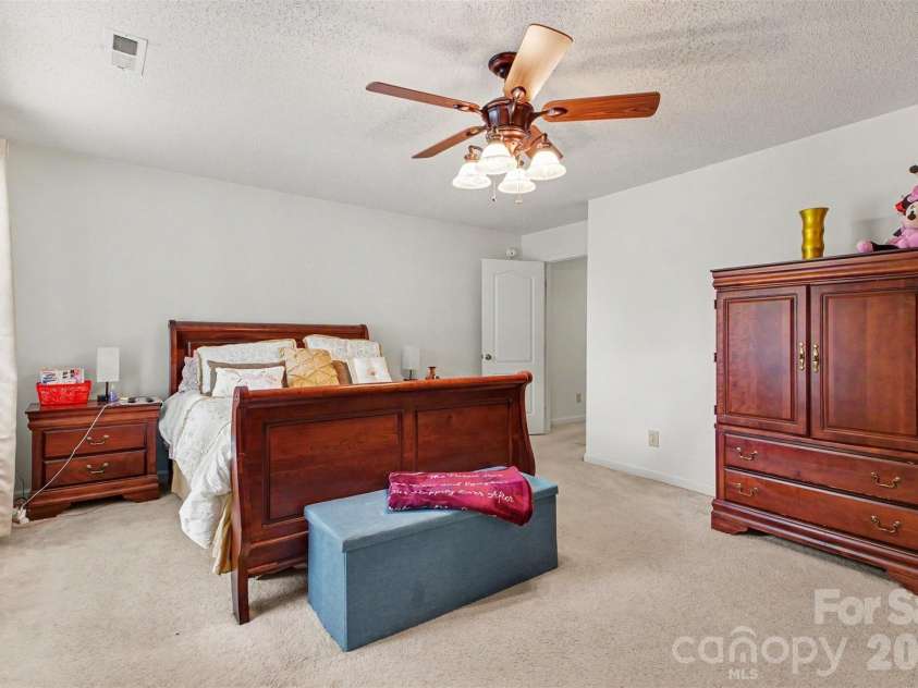 8602 Panglemont Drive, Charlotte, NC 28269.  MLS# CAR4417911, YatesRealty ID 46608. 