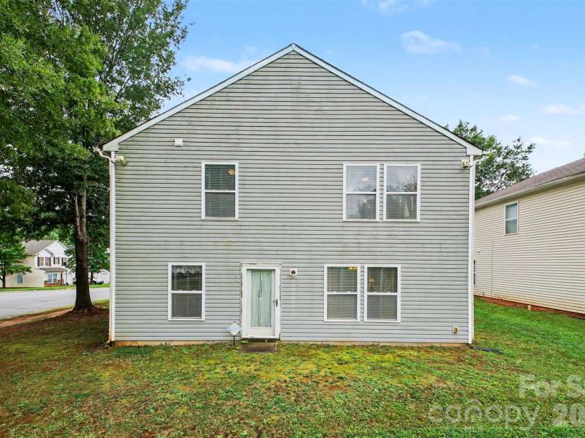 8602 Panglemont Drive, Charlotte, NC 28269.  MLS# CAR4417911, YatesRealty ID 46608. 