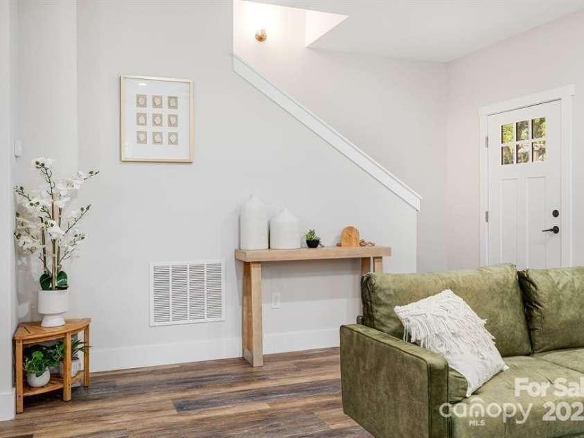 126 Winston Avenue, Asheville, NC 28803.  MLS# CAR4222824, YatesRealty ID 4661. 