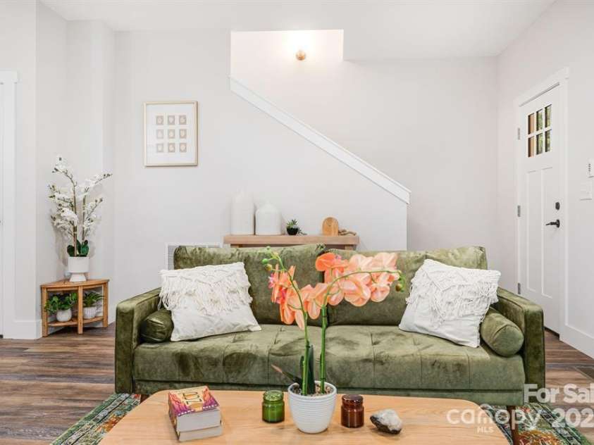 126 Winston Avenue, Asheville, NC 28803.  MLS# CAR4222824, YatesRealty ID 4661. 