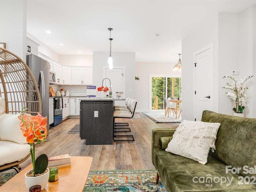 126 Winston Avenue, Asheville, NC 28803.  MLS# CAR4222824, YatesRealty ID 4661. 