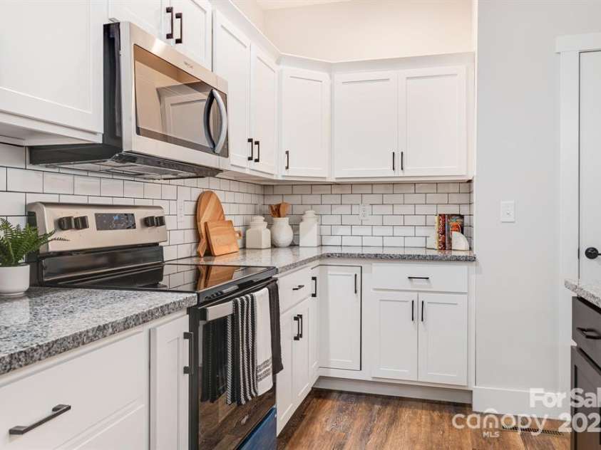 126 Winston Avenue, Asheville, NC 28803.  MLS# CAR4222824, YatesRealty ID 4661. 