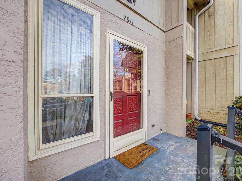 7911 Charter Oak Lane, Charlotte, NC 28226.  MLS# CAR4347410, YatesRealty ID 4661. 