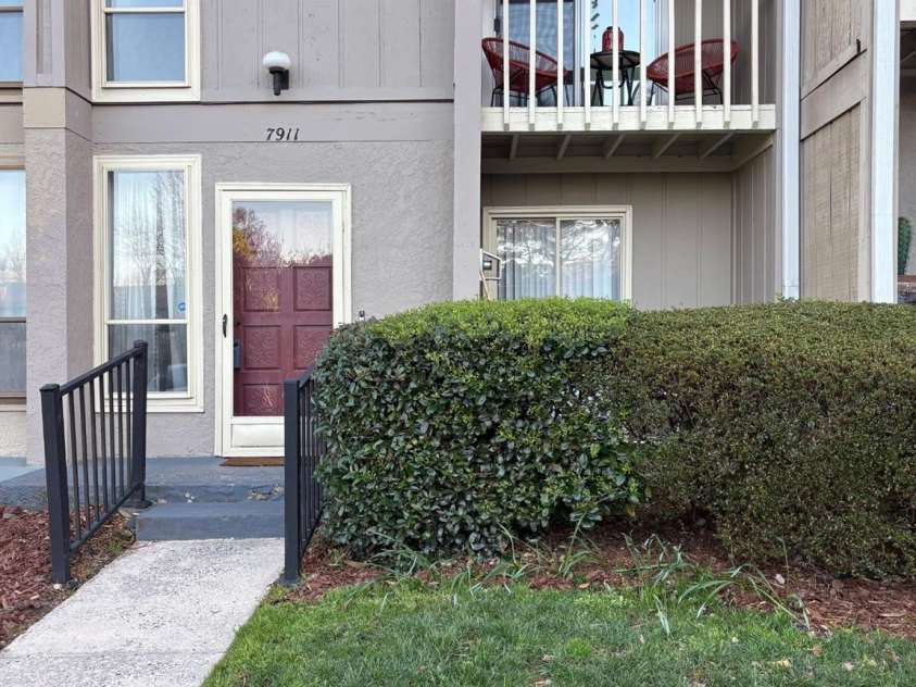 7911 Charter Oak Lane, Charlotte, NC 28226.  MLS# CAR4347410, YatesRealty ID 4661. 