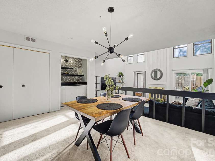 7911 Charter Oak Lane, Charlotte, NC 28226.  MLS# CAR4347410, YatesRealty ID 4661. 